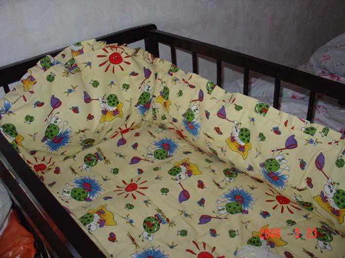 Бортики в кроватку для новорожденных — как сделать своими руками