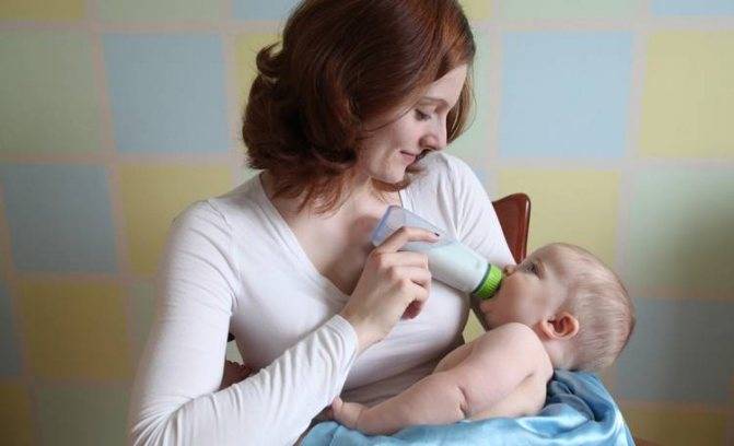 Как часто кормить новорожденного грудью и адаптированной молочной смесью? кормить по часам или по требованию?