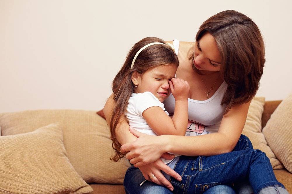 Ребенок боится родителей: что мы делаем не так и как добиться доверия с малышом