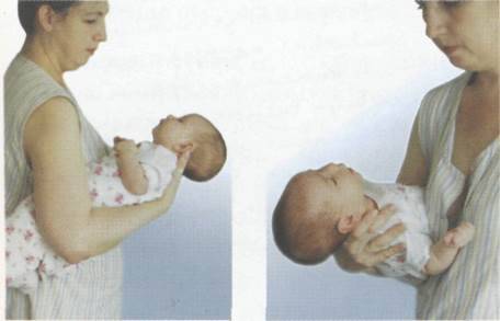 Как правильно держать новорожденного ребенка: столбиком, при подмывании и кормлении
