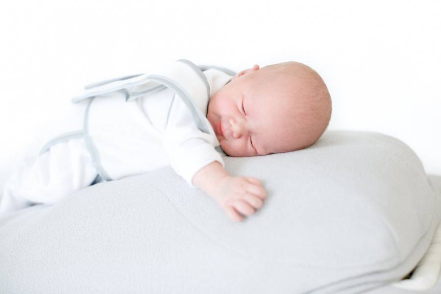 Как правильно должен спать новорожденный ребенок