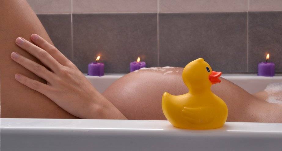 Когда можно принимать ванну после родов, через сколько? как правильно принимать ванну?