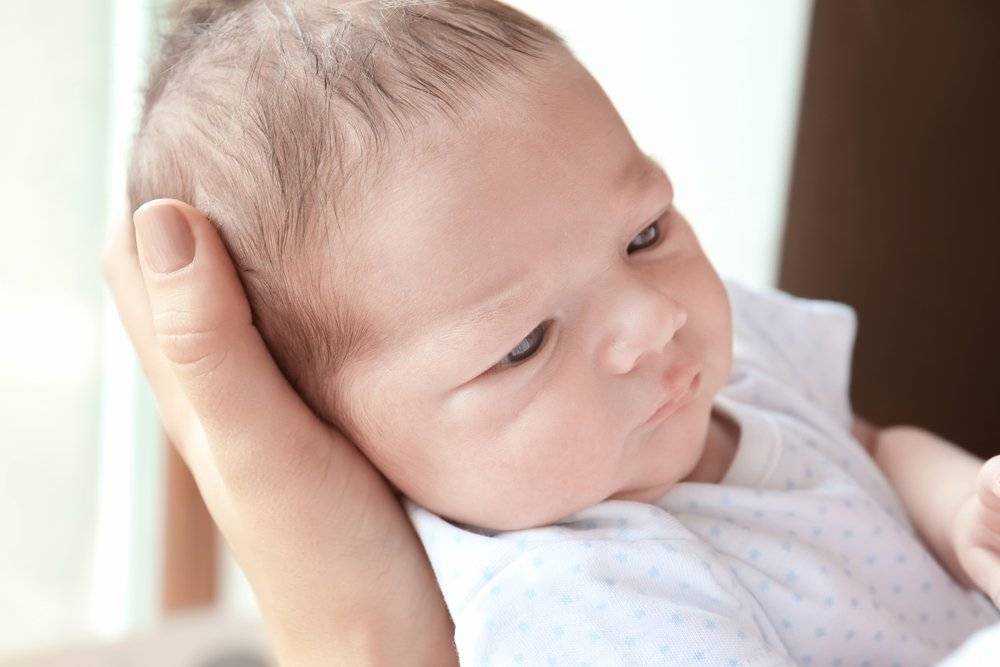 Когда новорожденный начинает видеть и слышать (во сколько месяцев)