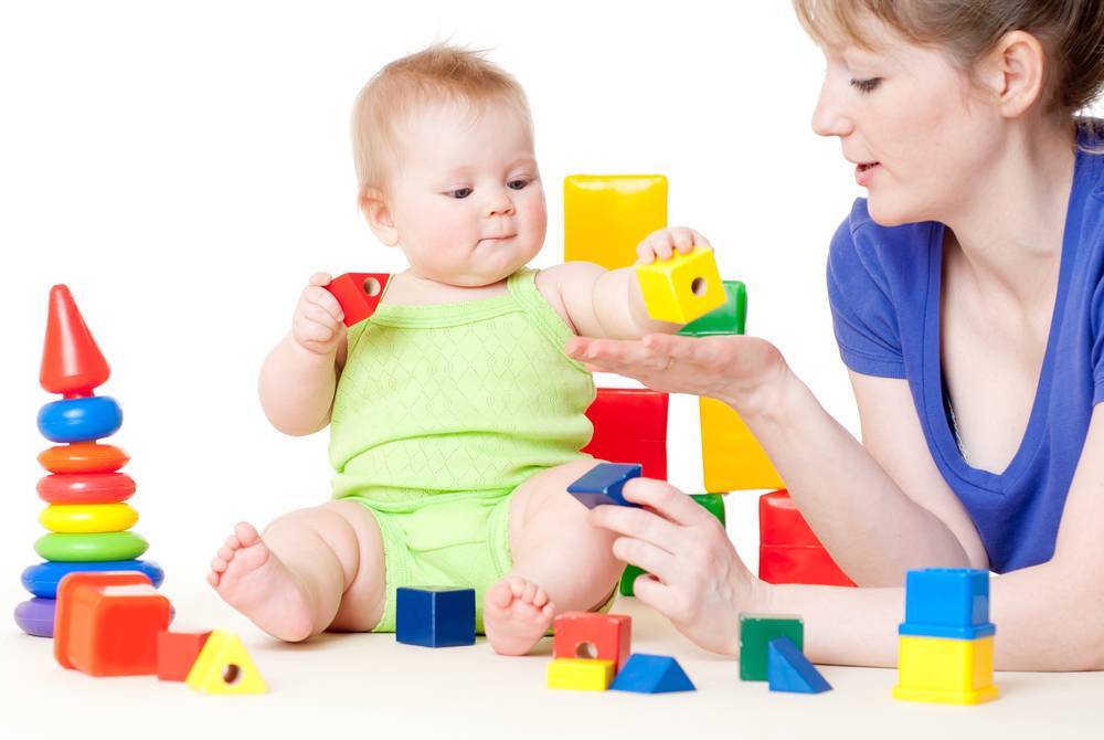 Развивающие игры для детей 8 месяцев - как занять малыша?
