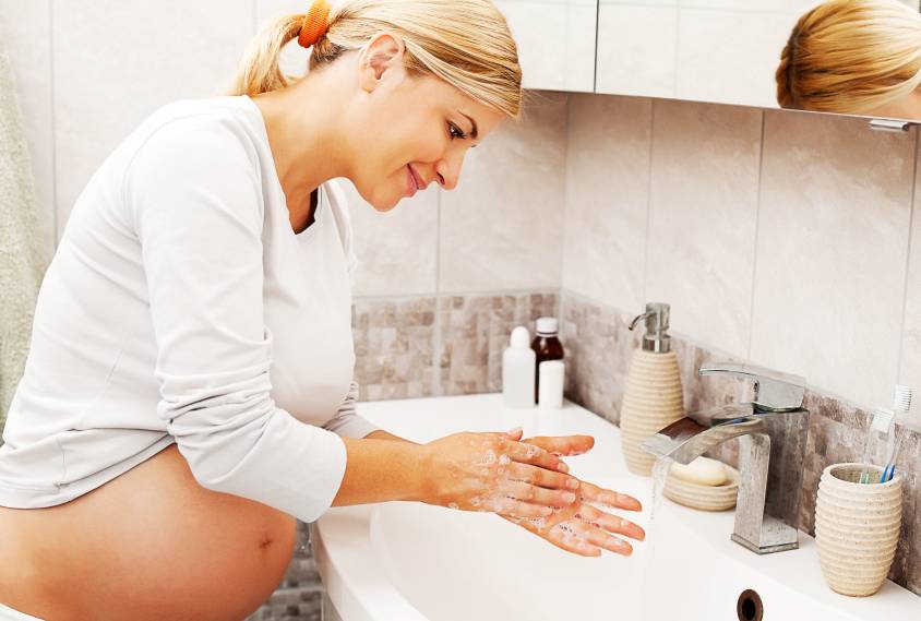 Диарея у беременных: причины, симптомы, лечение