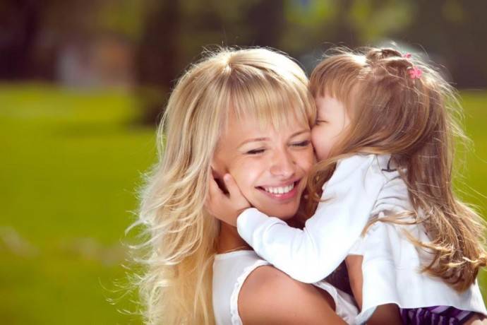 Хотите, чтобы ваши дети выросли счастливыми? тогда они должны видеть, как вы делаете эти 10 вещей