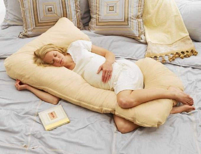 Как правильно спать во время беременности