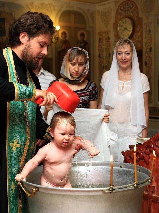 Фоторепортаж: как проходит таинство крещения?