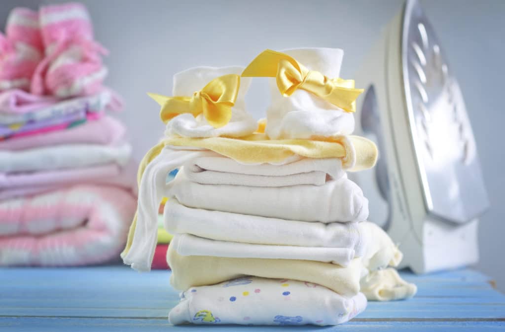 Как и чем стирать вещи новорожденного ребенка