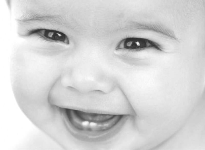 Когда ребенок начинает улыбаться, во сколько ребенок начинает улыбаться маме в ответ осознанно