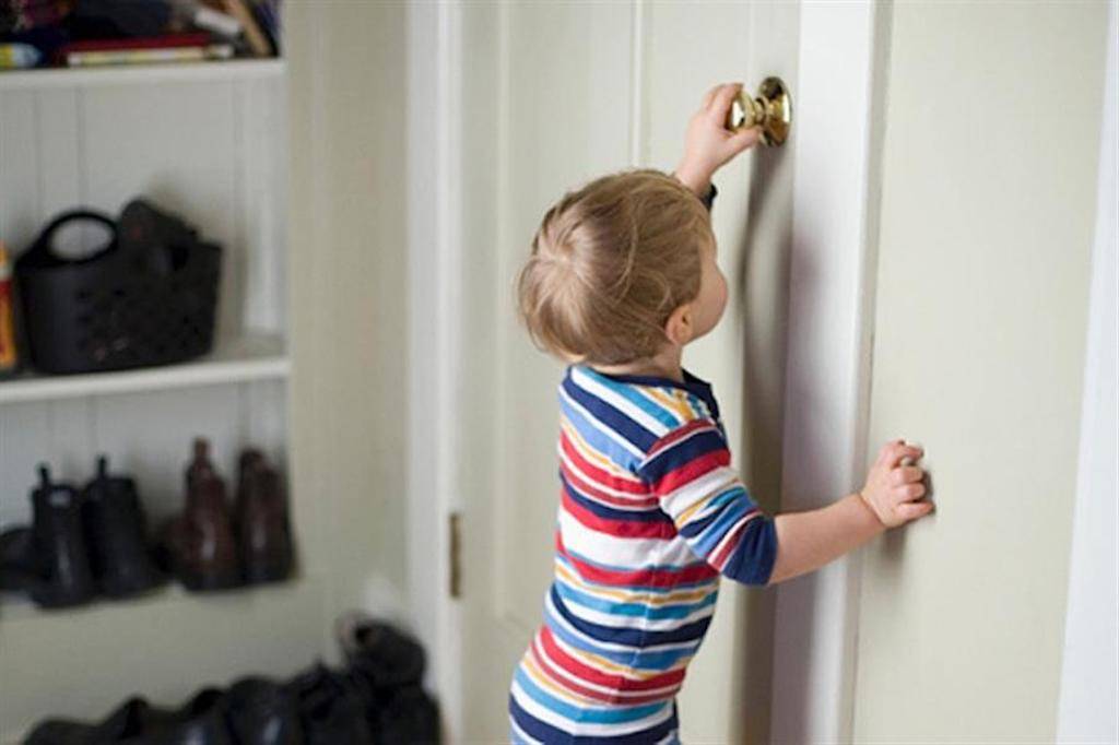Хороший вопрос: как обезопасить квартиру для ребенка