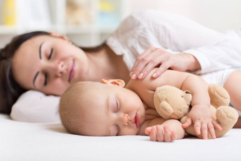 Ребенок засыпает во время кормления и не доедает грудное молоко