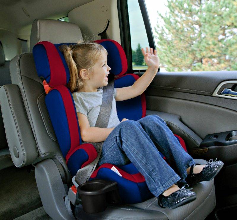 Бустер для детей в машину: с какого возраста по правилам 2020