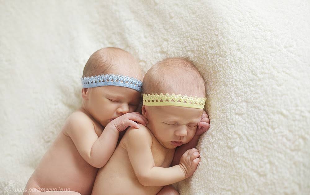Новорожденные двойняшки: кормление, купание, режим дня.