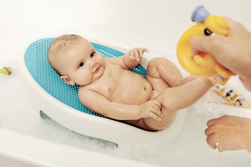 Горка для купания новорожденных (31 фото): выбираем детскую подставку в ванну для младенцев. с какого возраста использовать? отзывы