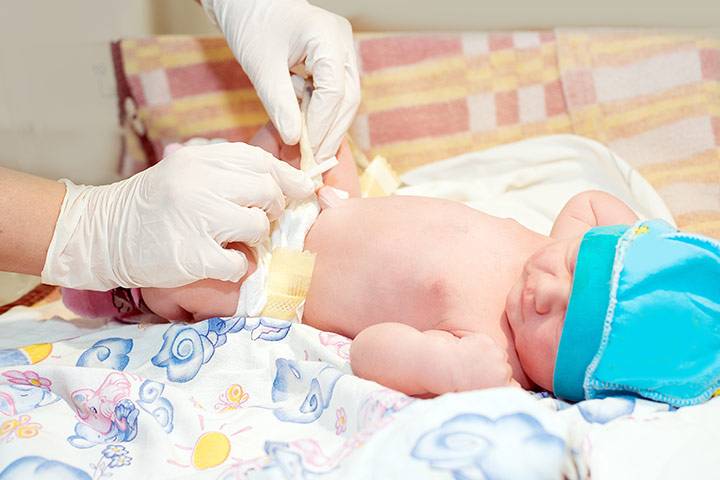 Стоит ли делать прививки новорожденному в роддоме?