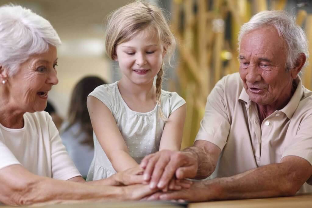 Опасные ошибки воспитания: как договориться с бабушкой и дедушкой?