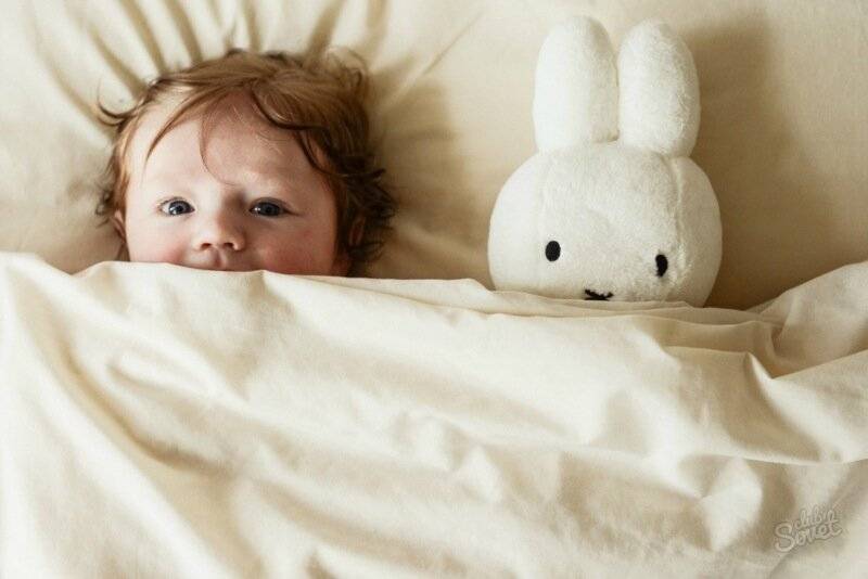 Как приучить ребенка-грудничка засыпать самостоятельно в кроватке: со скольки месяцев