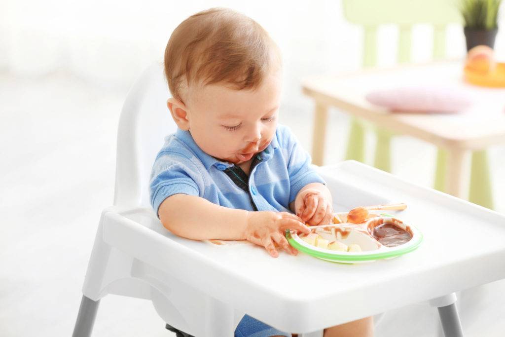 Как научить ребенка правильно держать ложку и кушать самостоятельно: рекомендации доктора комаровского