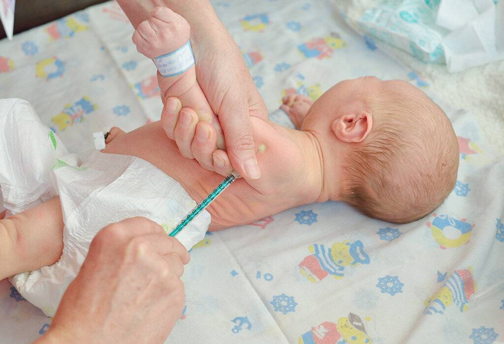 Прививки новорожденным в роддоме: какие делают сразу после рождения