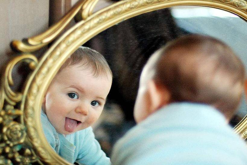 Грудной ребенок и зеркало: ученые, приметы, игры - mama.ua