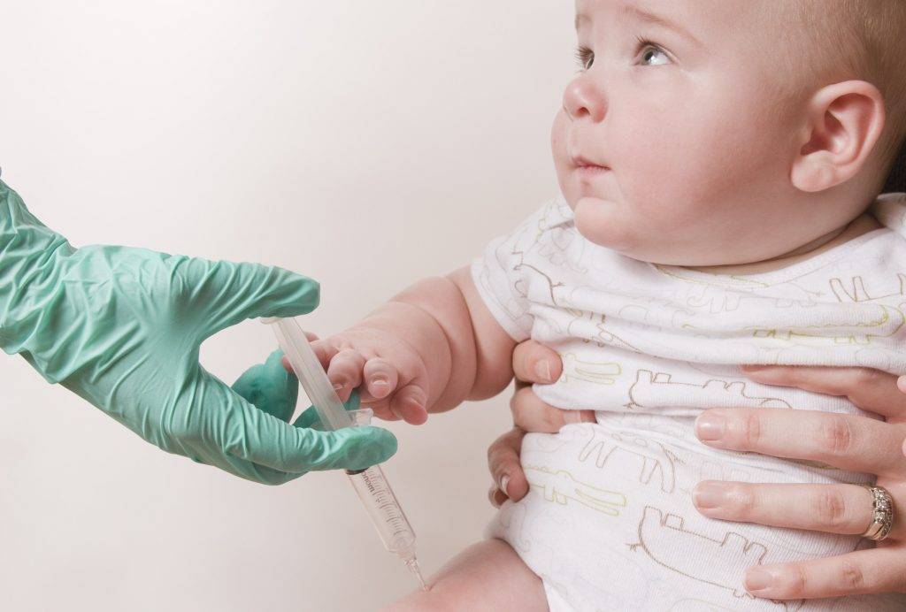 Прививки в роддоме новорожденным - вакцины от каких заболеваний делают детям в первые дни жизни