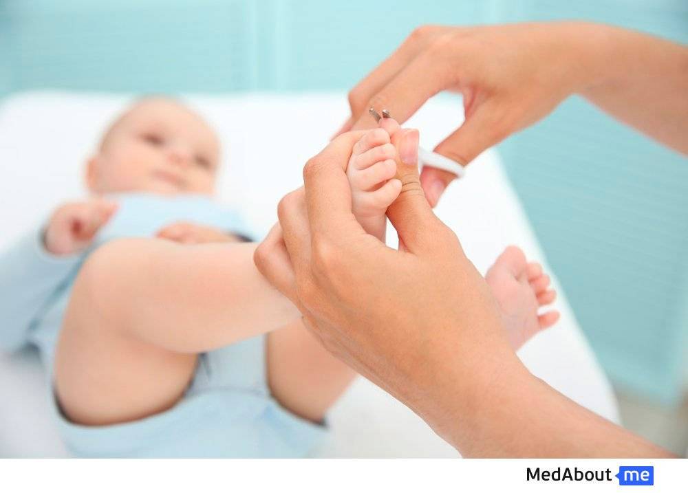 Как правильно подстричь ногти новорожденному ребенку?