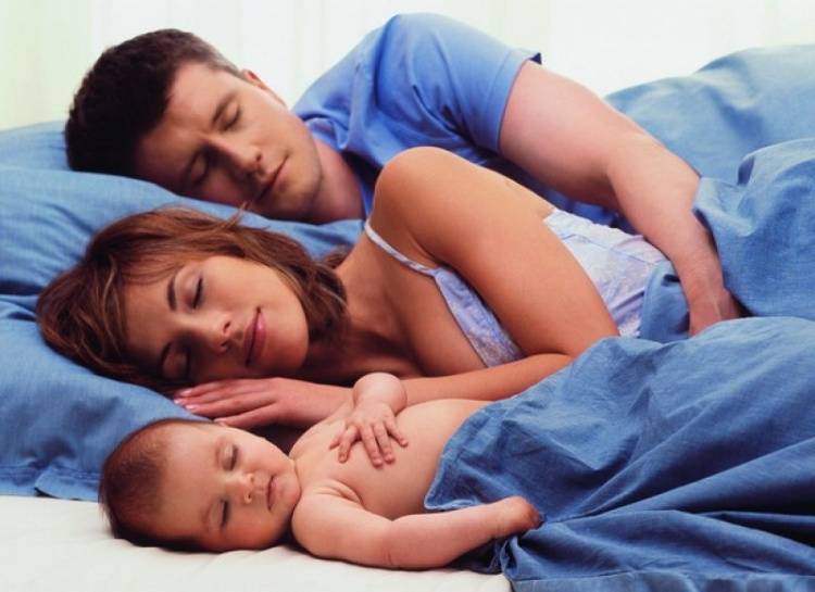 Как отучить ребенка спать с мамой: советы, мнение психолога