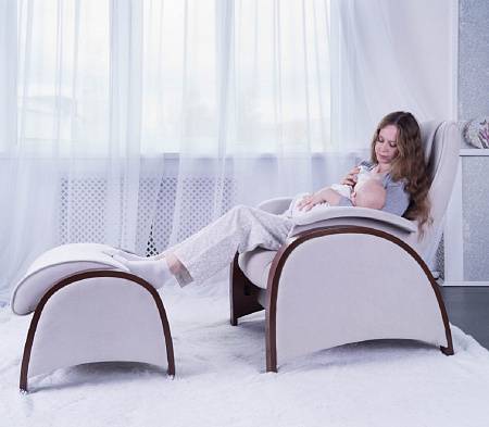 Кресло-качалка: комфортный способ кормления ребенка
