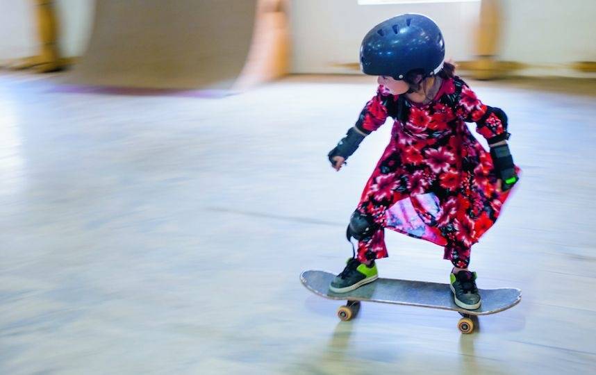 Как выбрать скейтборд для ребенка 10 лет? обзор скейтов для начинающих девочек и мальчиков