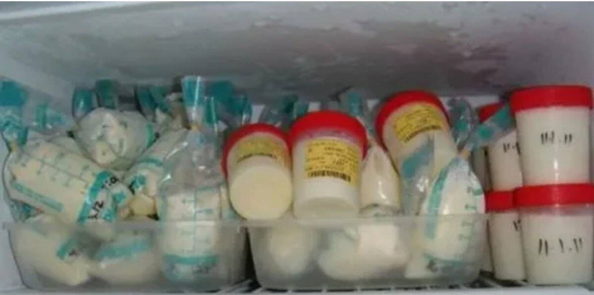 Хранение грудного молока после сцеживания: в чем, где и сколько?