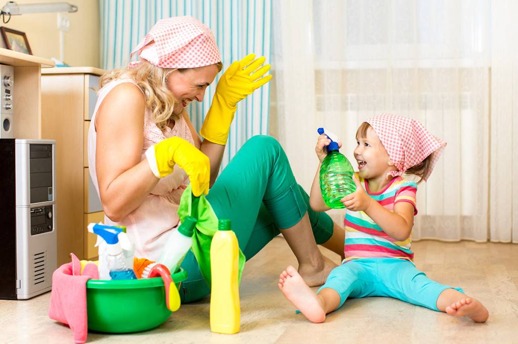Почему дети должны помогать родителям. как приучить ребенка помогать по дому — советы психолога