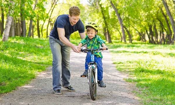 Как научить ребенка ездить на велосипеде: лучшие способы