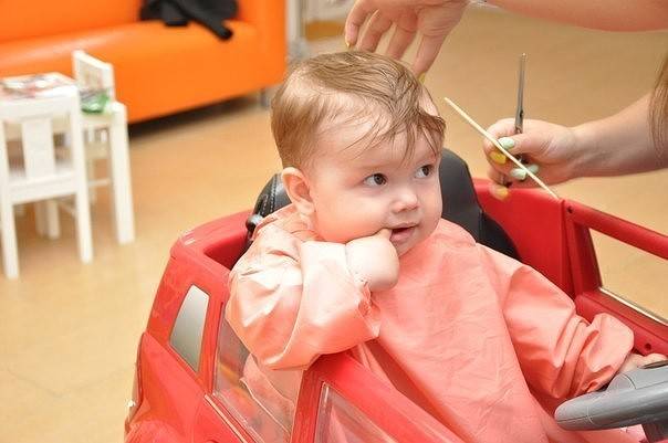 Что делать с волосами после стрижки ребенка?