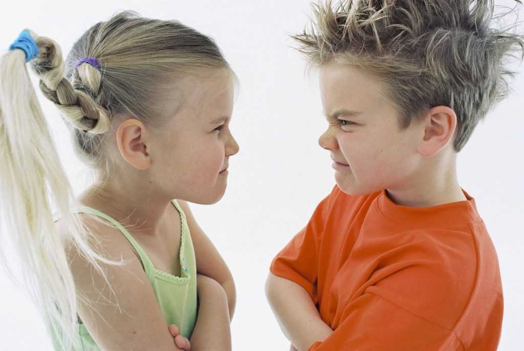 Как правильно вести себя родителям при ссорах между детьми – как помирить детей?