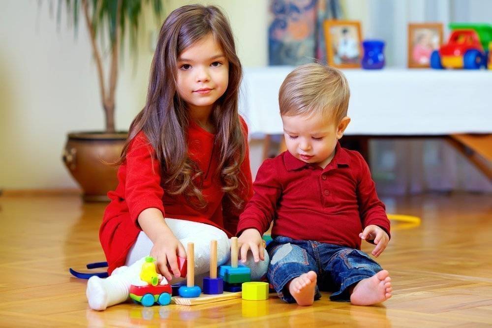 Должен ли ребенок делиться игрушками?