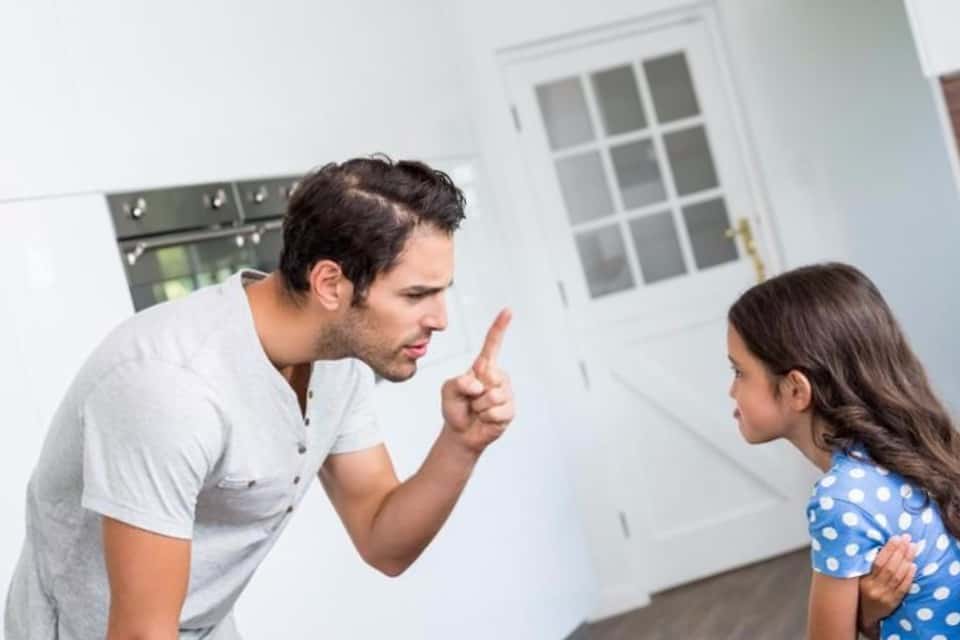 Хамство и агрессивное поведение подростка: что делать родителям. агрессивный подросток