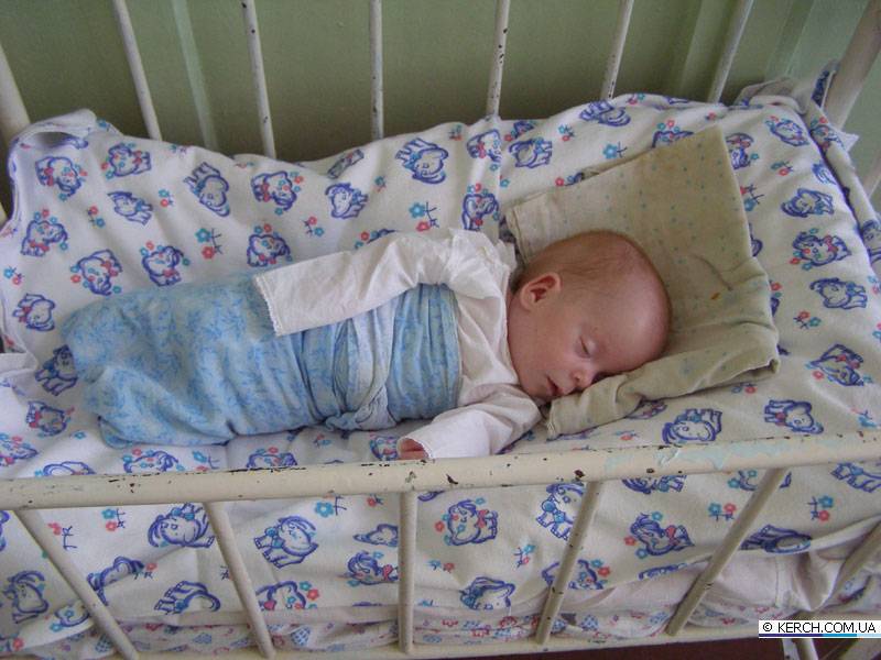 Когда ребенок начинает спать всю ночь?