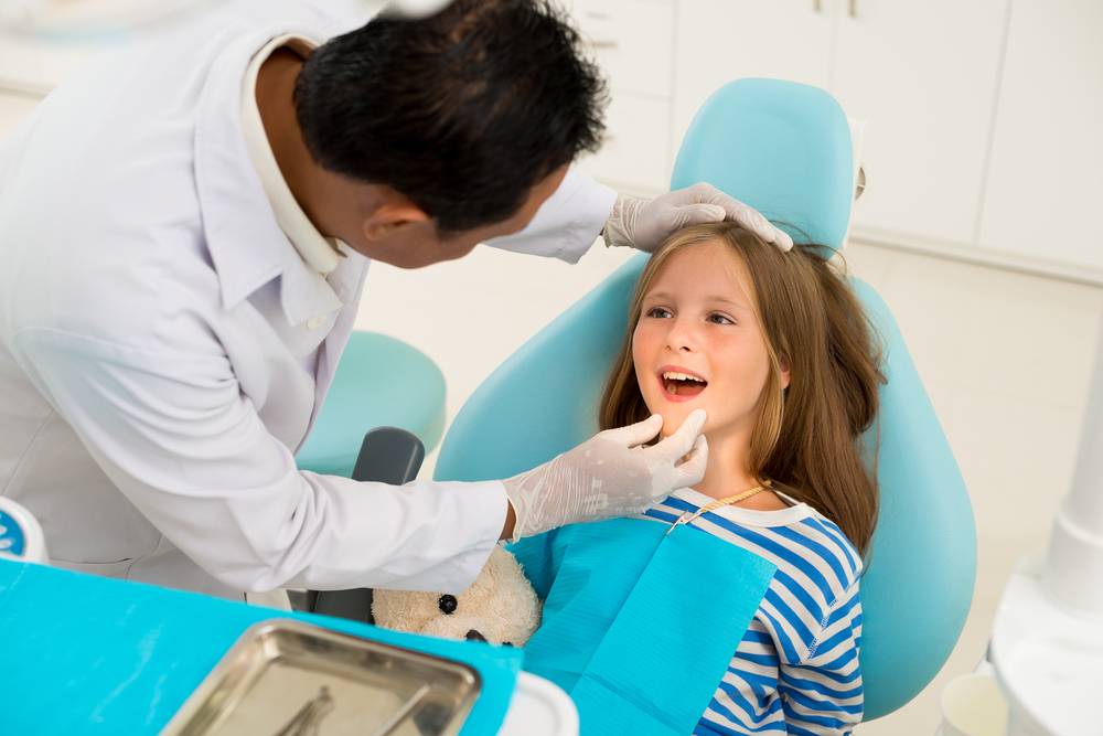 Ребенок у стоматолога. пособие для родителей | малыш и карлсон