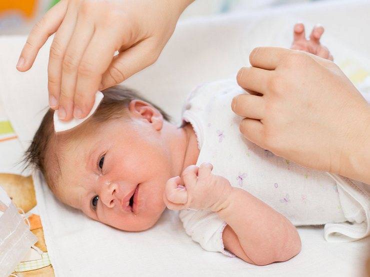 Как умывать новорожденного