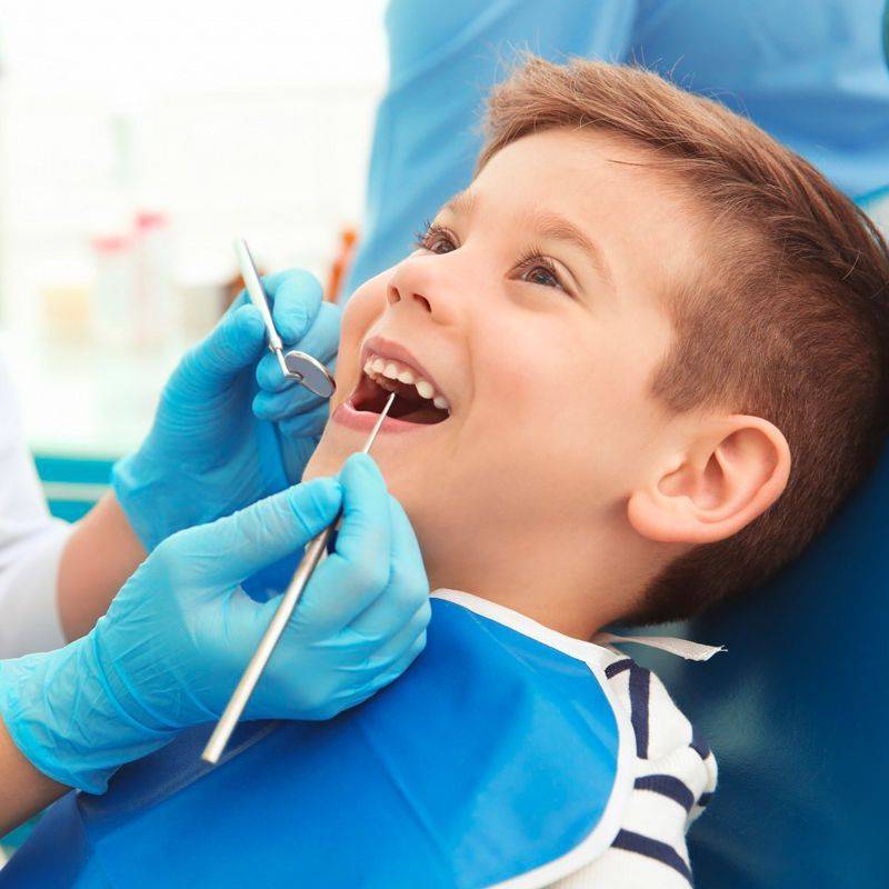 Молочные зубы – лечить или удалять