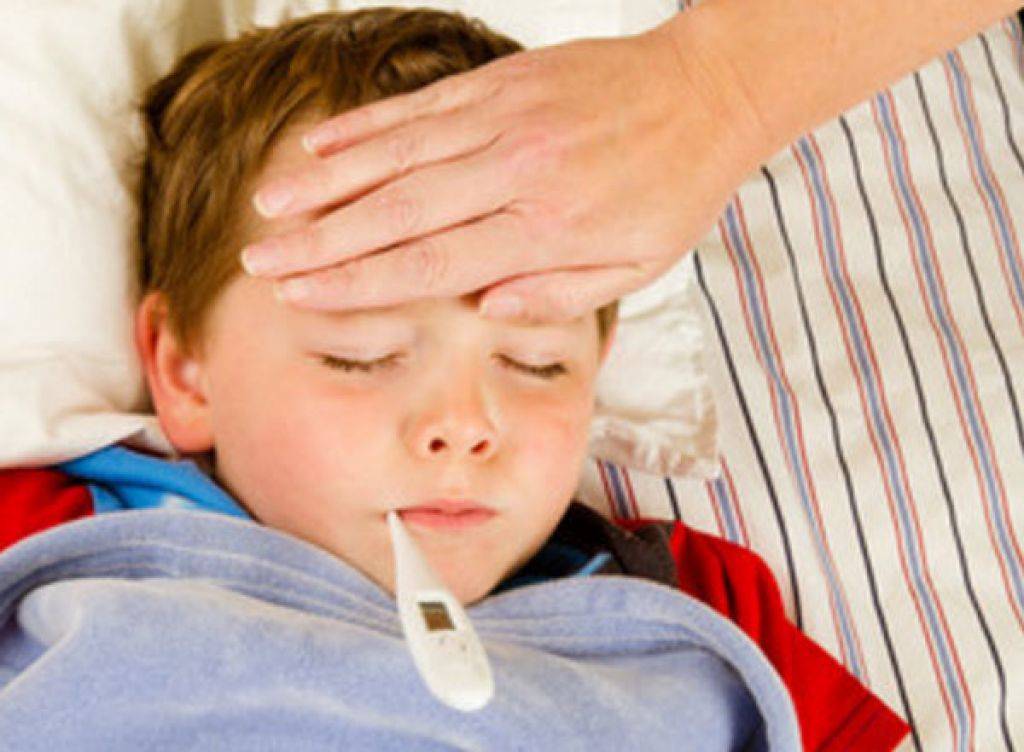 Почему развивается и как лечится сухой и мокрый кашель у ребенка