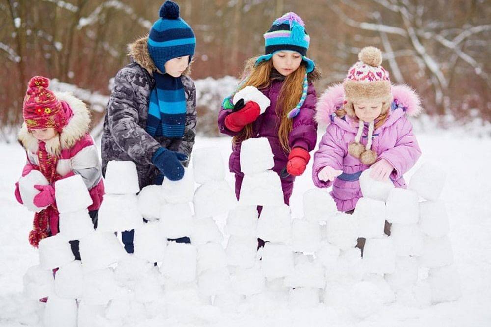 Как развлечь ребенка на даче зимой: активные игры на улице, подготовка к новогодним праздникам, поделки своими руками, домашний театр