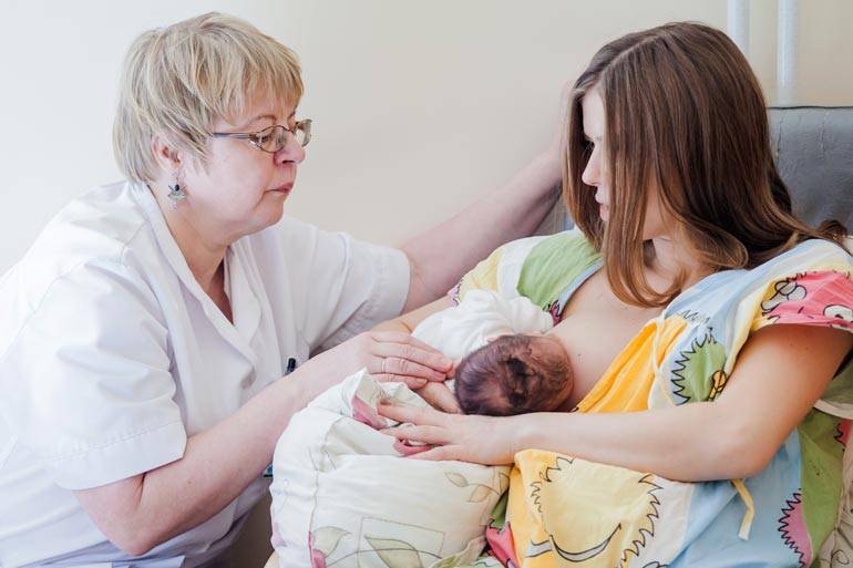 Первые дни после родов – питание роженицы и уход за новорожденным в роддоме