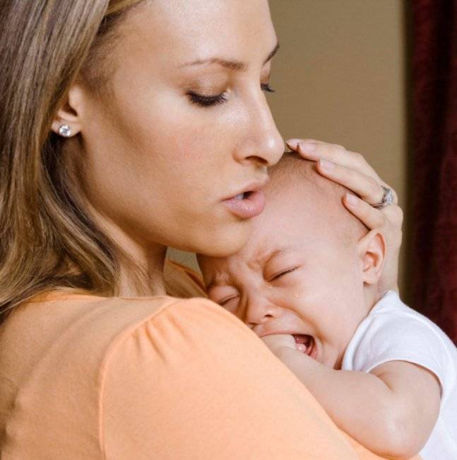 5 неправильных реакций на детские слёзы