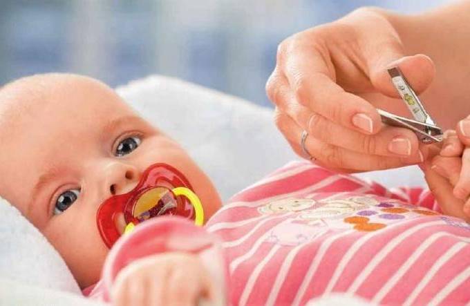 Как правильно стричь ногти ребенку на ногах, на руках, когда стричь ногти новорожденного