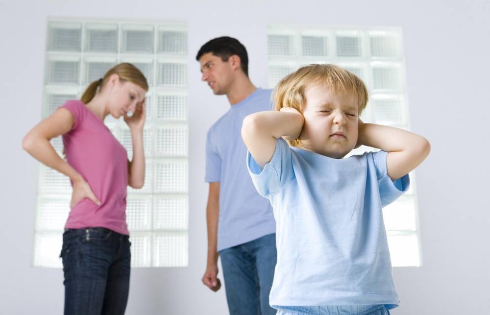 Почему дети спорят с родителями?