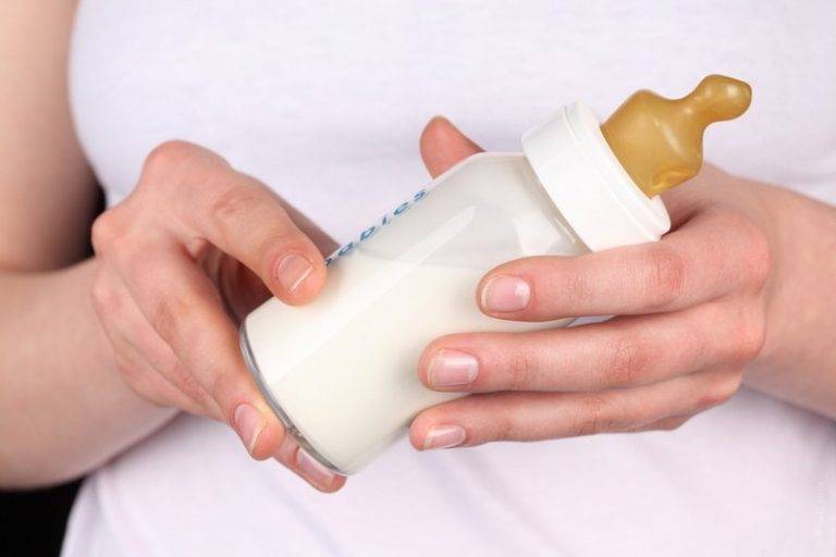 Инструкция, как сцедить грудное молоко вручную