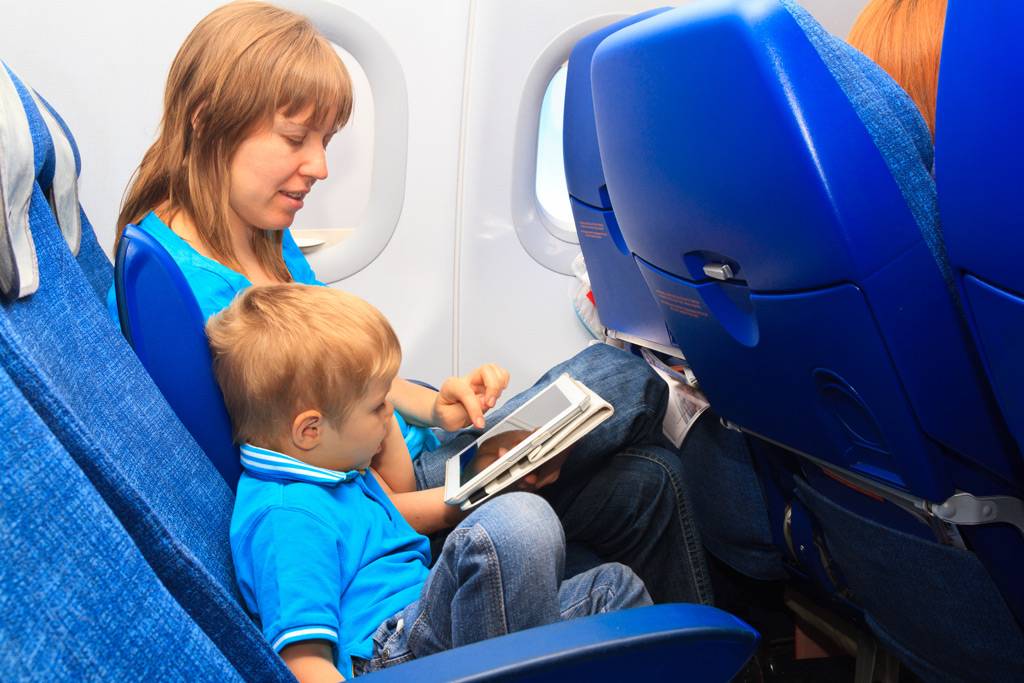 Чем занять ребенка в самолете - 55 крутых идей