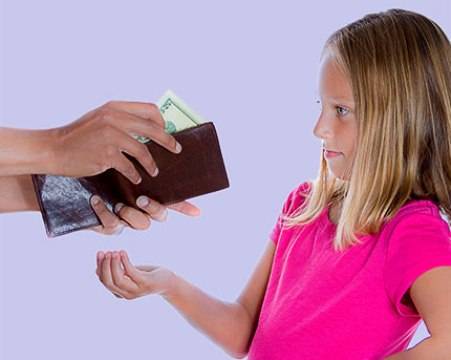 Как научить ребенка пользоваться карманными деньгами?